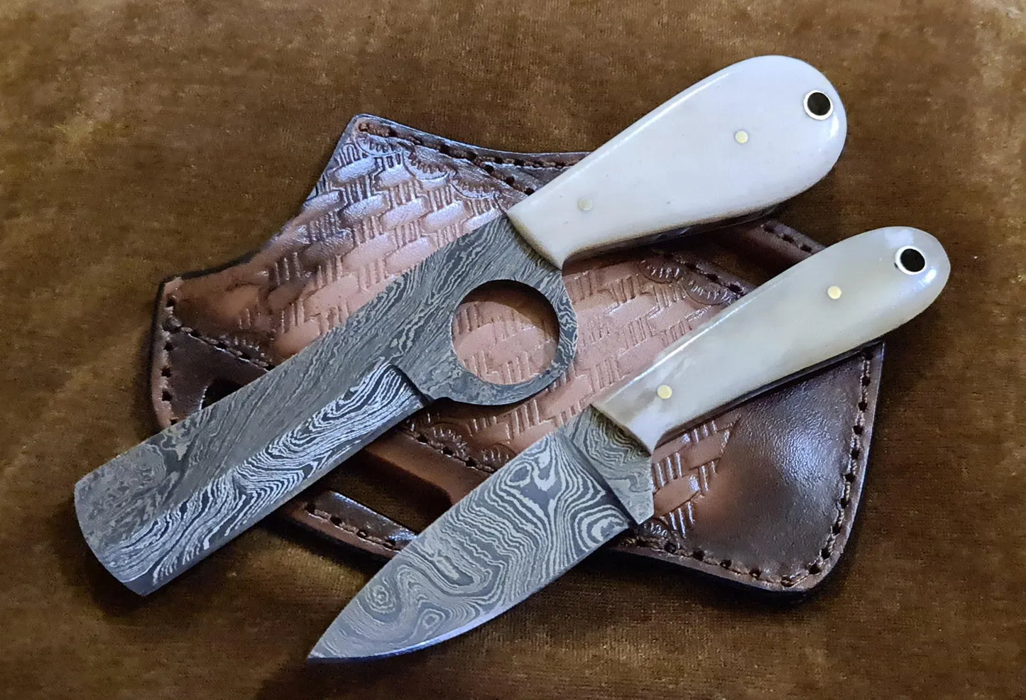 Handmade Cowboy Bull Cutter and skinner Knife: damascus Steel Blade, bone Handle