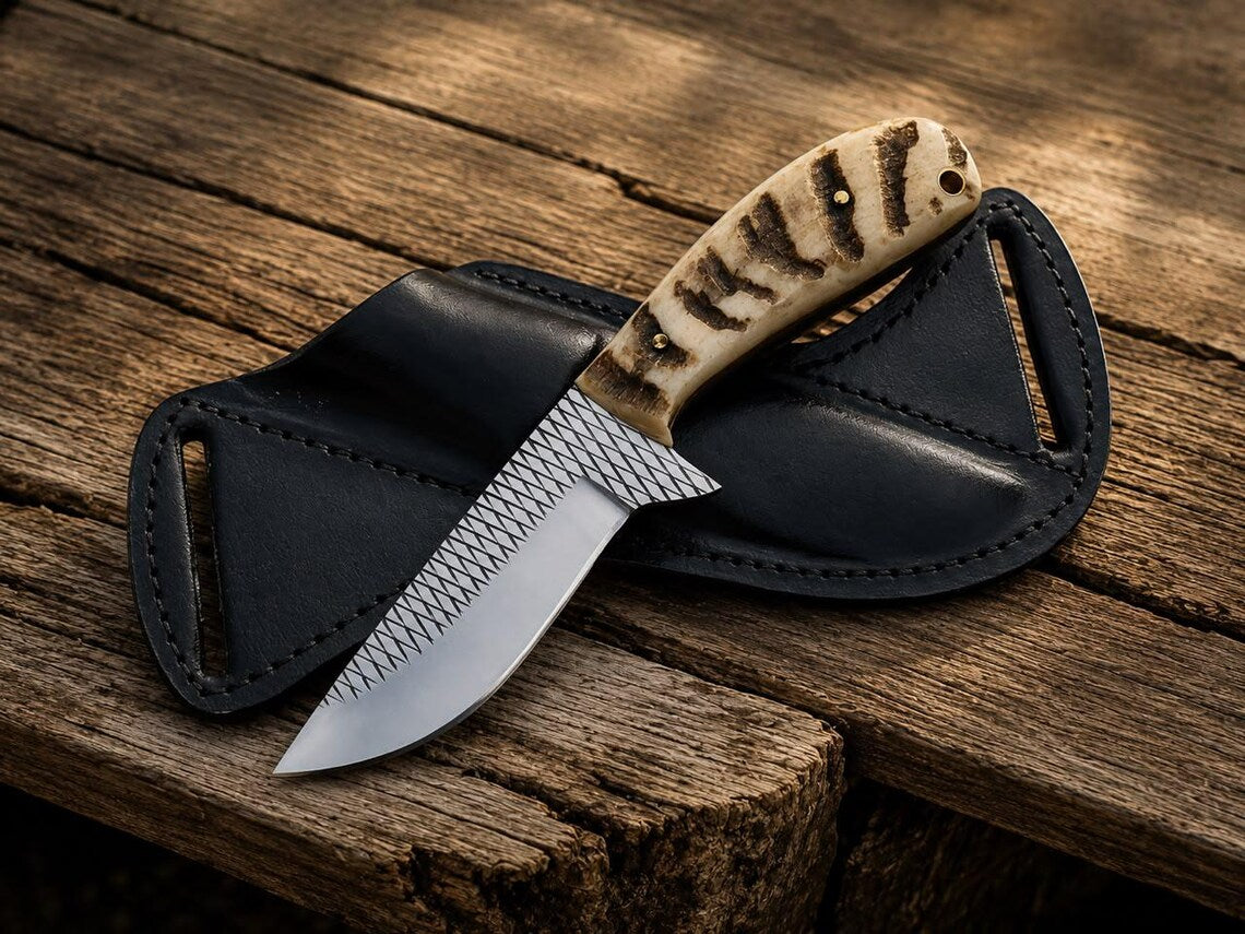 Cowboy-Style Hunting Knife with Sheath – 3.9" Rasp Steel Blade