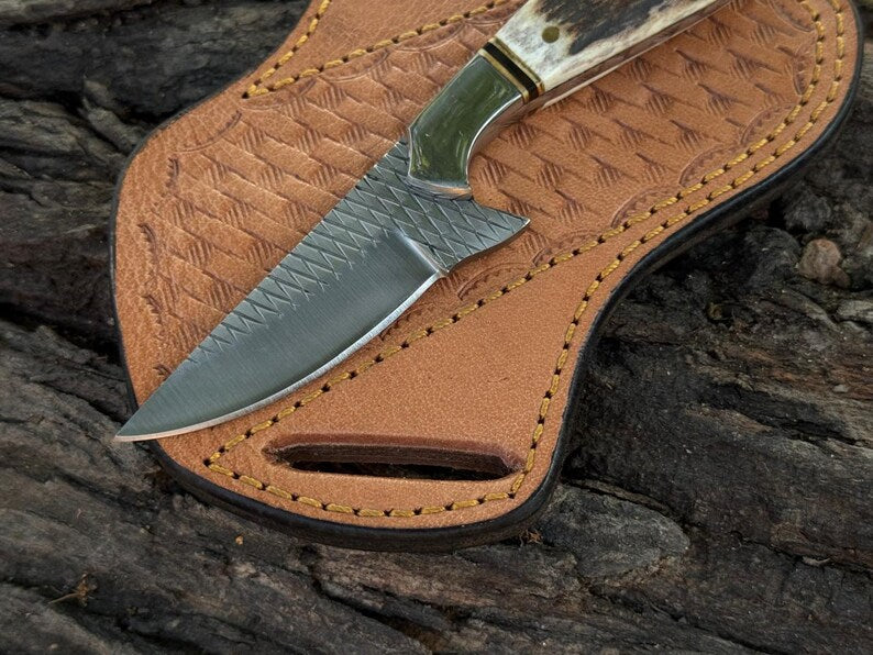 Handmade Skinner Knife: Rasp Steel Blade, Stag Horn Handle